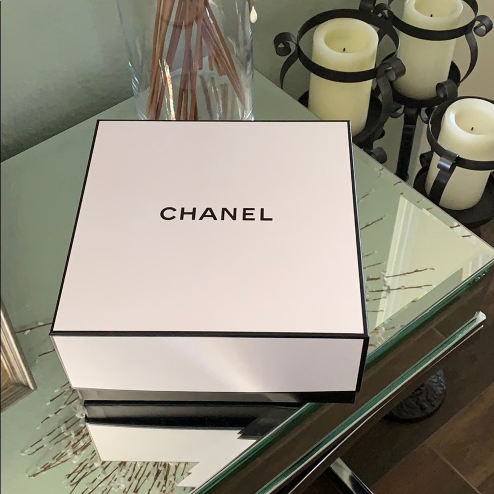 Authentic Chanel box - Picture 5 of 5
